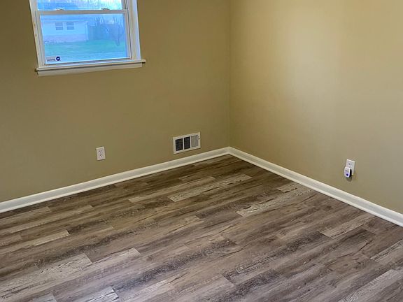 4th image of 299 Granvil Dr