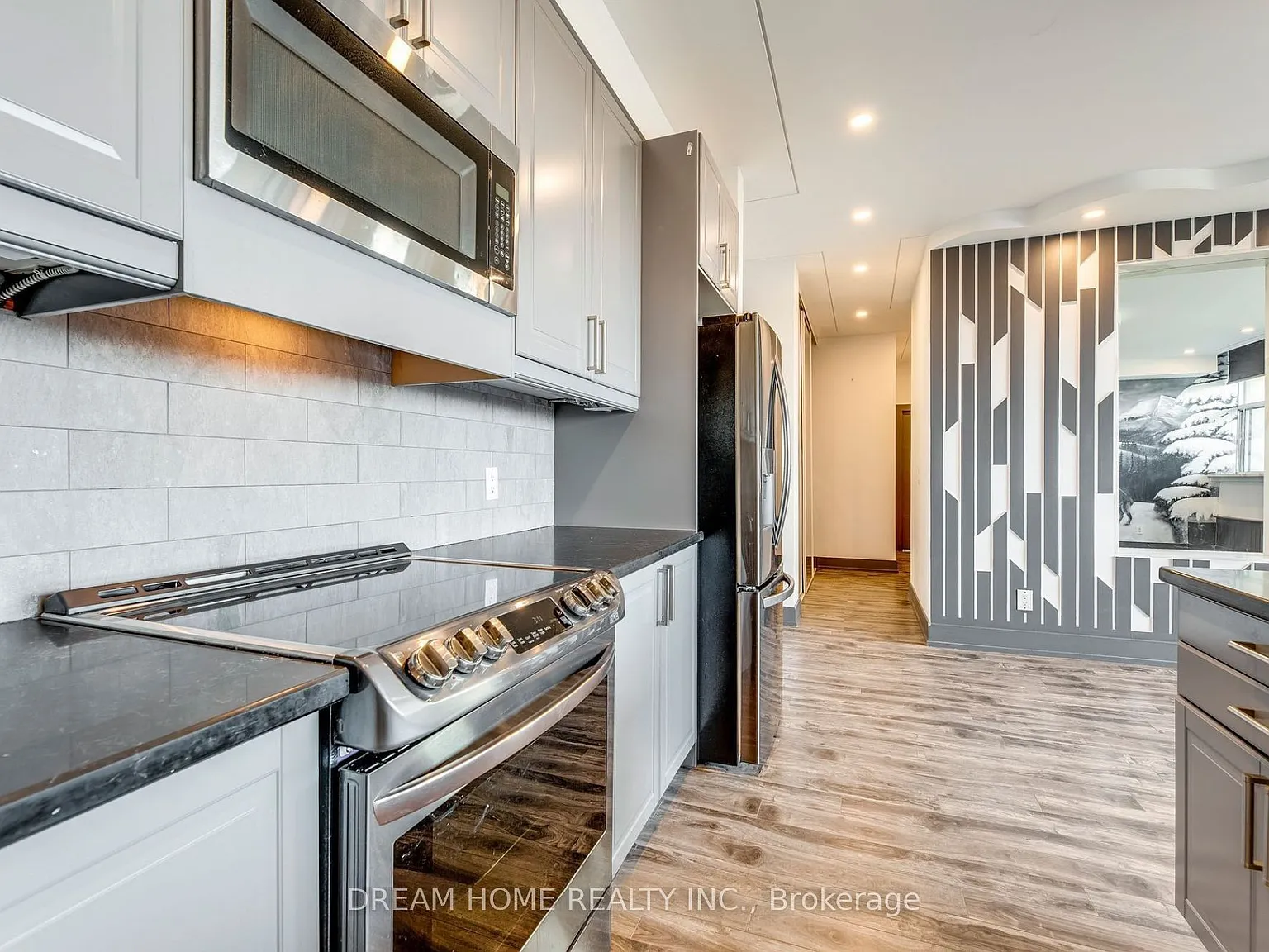 2 bed, $3,000 — Photo 2