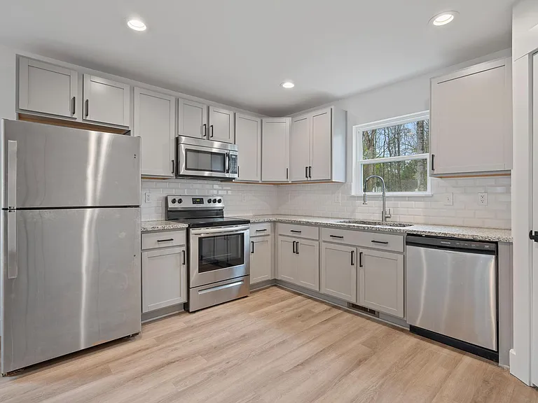 427 Arbor Dr #A — Photo 2