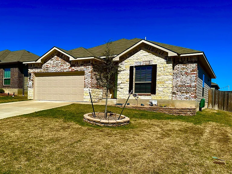 2406 Petersburg Ln — Photo 3