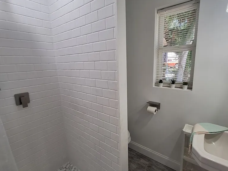 805 N Dixie Fwy #12 — Photo 9
