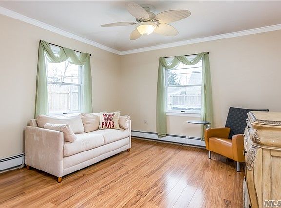 2nd image of 12 Surrey Ln