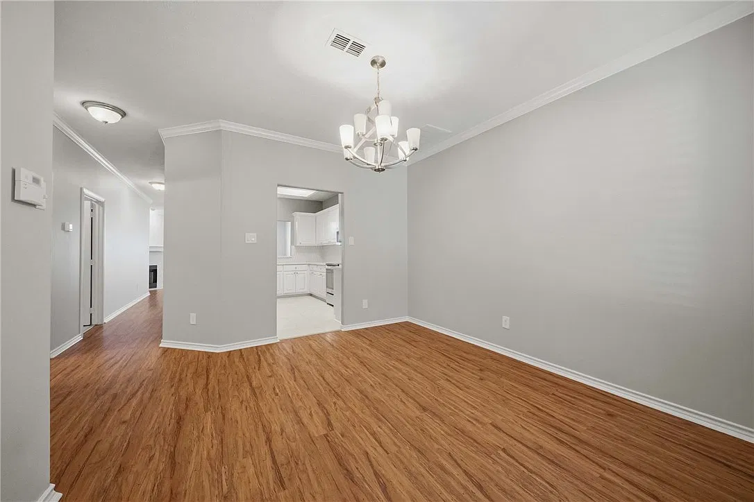 3 bed, 1790 sqft, $2,000 — Photo 4