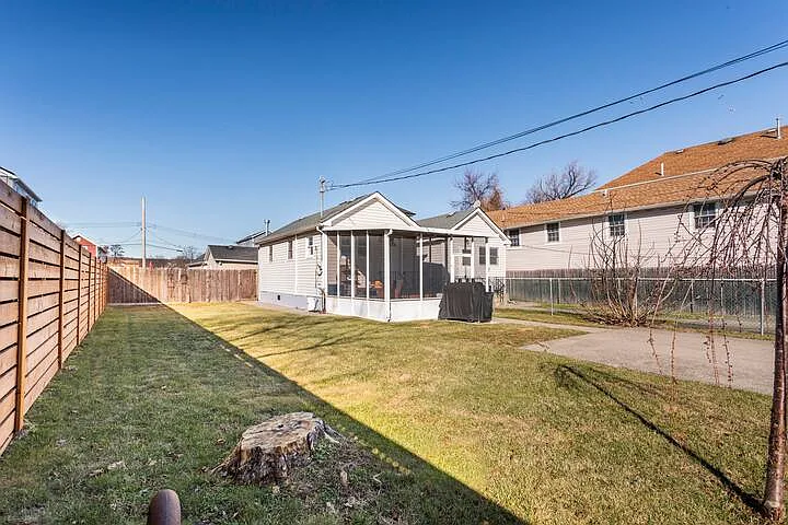 945 Olympia Blvd — Photo 1
