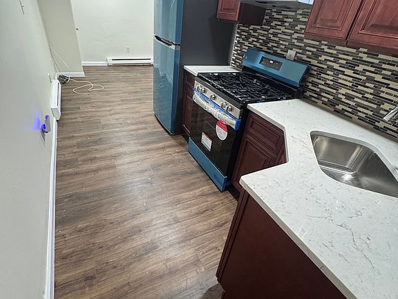 4th image of 121 Cannon Ave #1