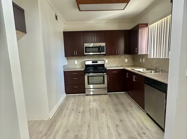 14653 Nordhoff St #404, Panorama City, CA 91402