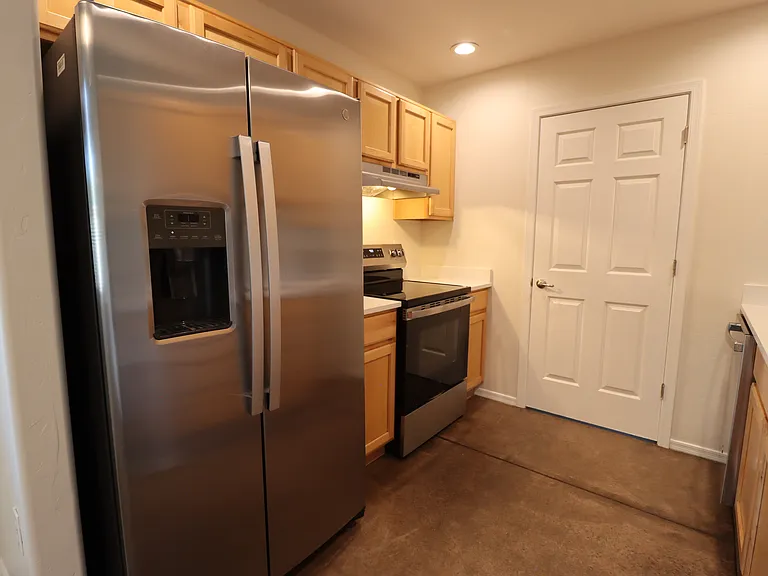1020 E Silver St — Photo 30