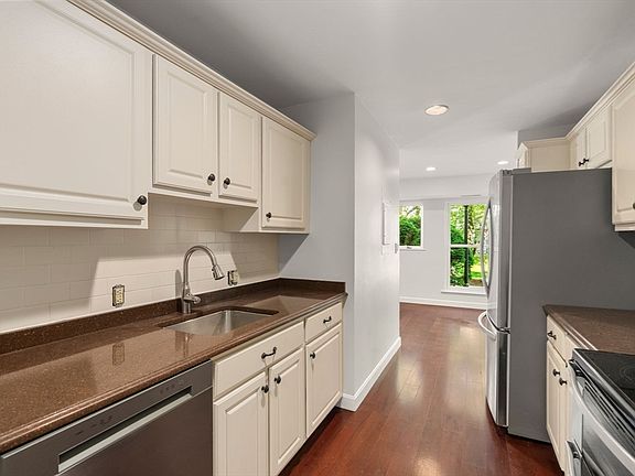 4th image of 171 Swanton St Unit 7