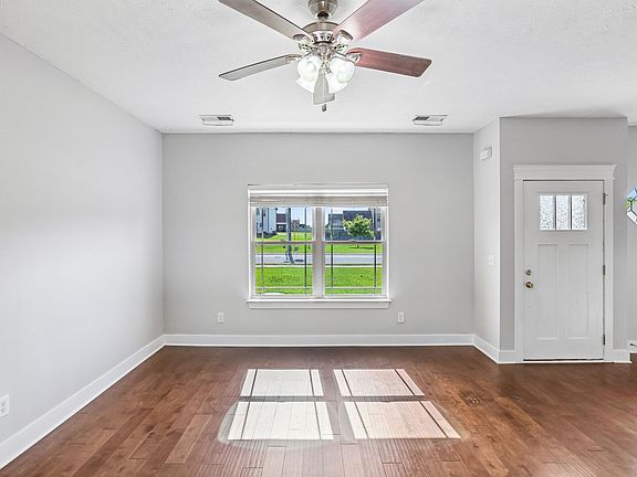 4th image of 212 Ralen Ave