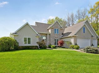 3669 Ives Ln, Suamico, WI 54173