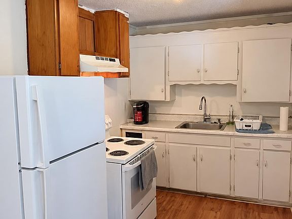 4th image of 8021 Beaver Cir