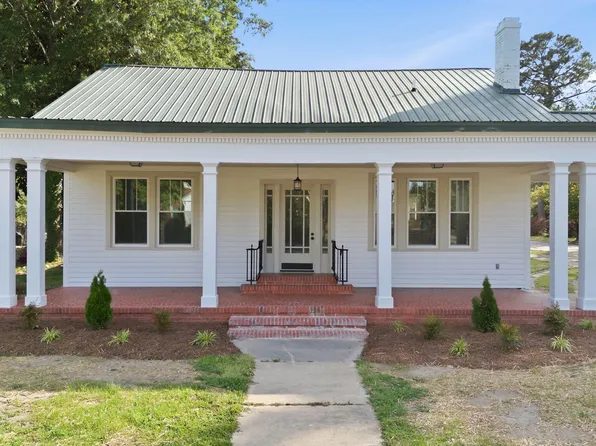 611 W Pearsall St, Dunn, NC 28334