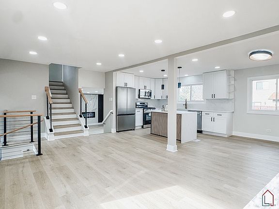 3rd image of 50 Willow Rd