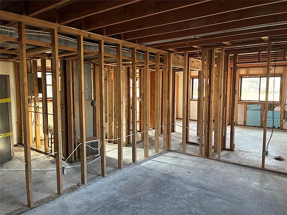 3rd image of 415 Daws Rd #417