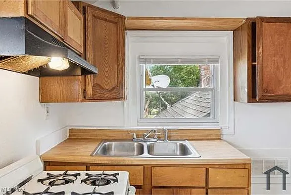 2 bed, 735 sqft, $1,900 — Photo 3