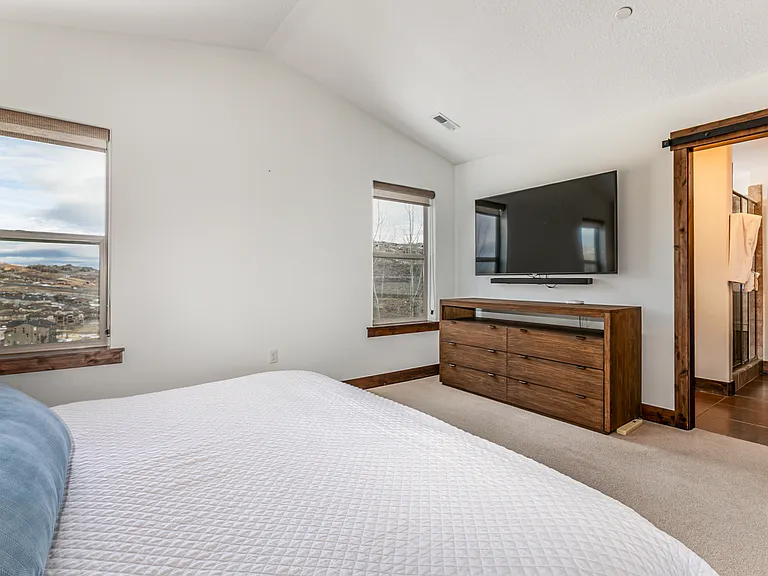 924 W Abigail Dr — Photo 21