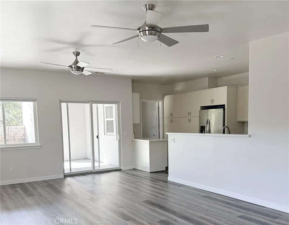 3 bed, 2.5 bath, 2555 sqft, $5,250 — Photo 2