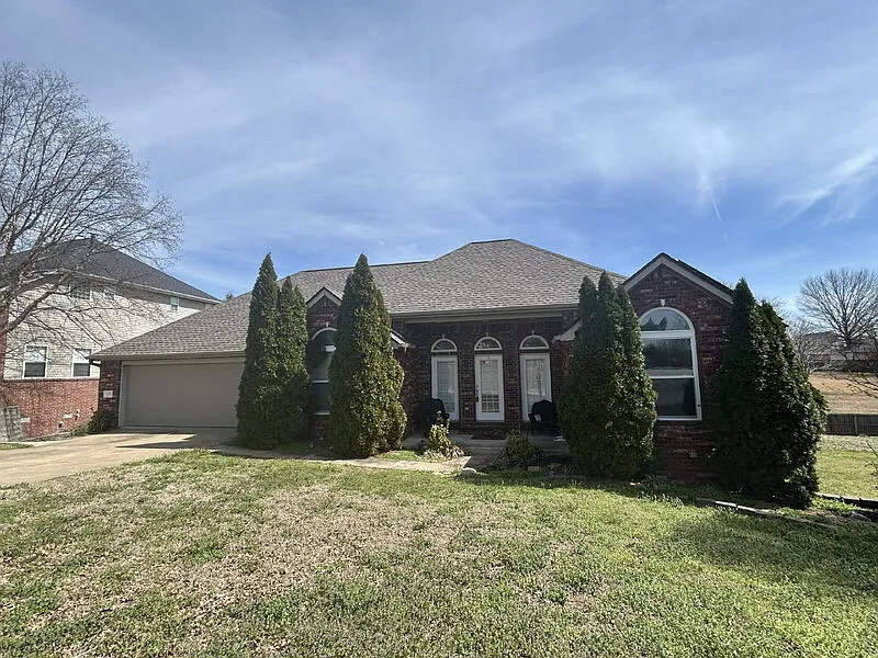 4 bed, 3.0 bath, 3000 sqft, $3,000 — Photo 2
