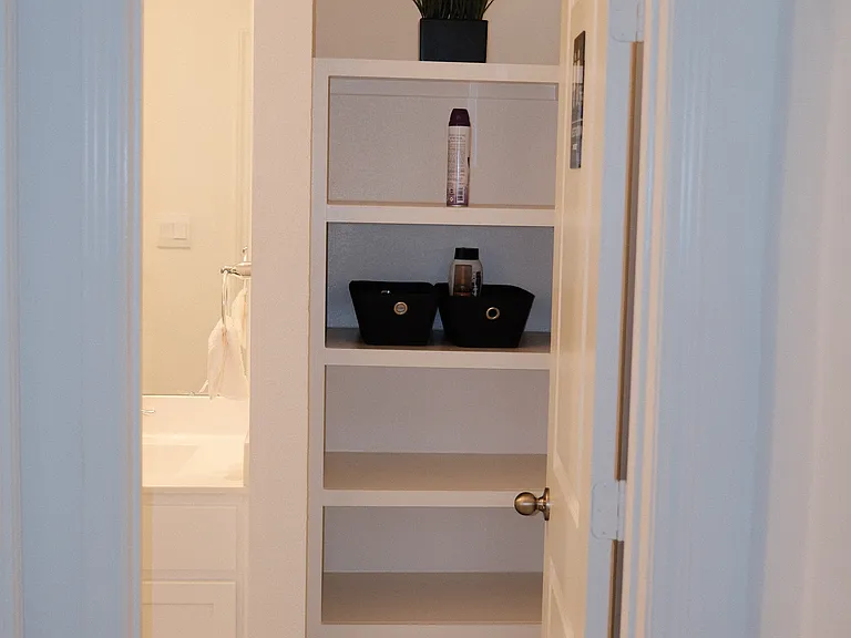 Guest Full Bath - First Floor