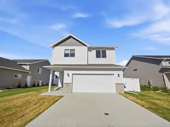3851 19th St S, Moorhead, MN 56560
