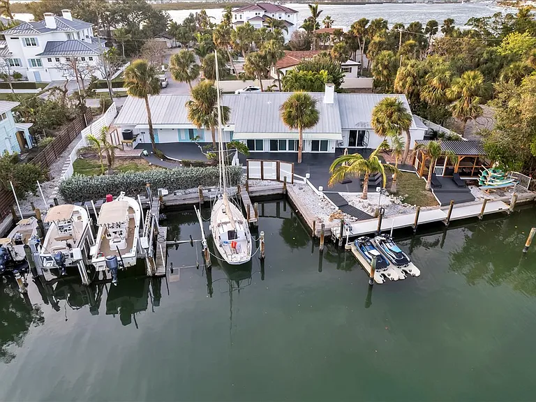 31 Lands End Ln — Photo 44