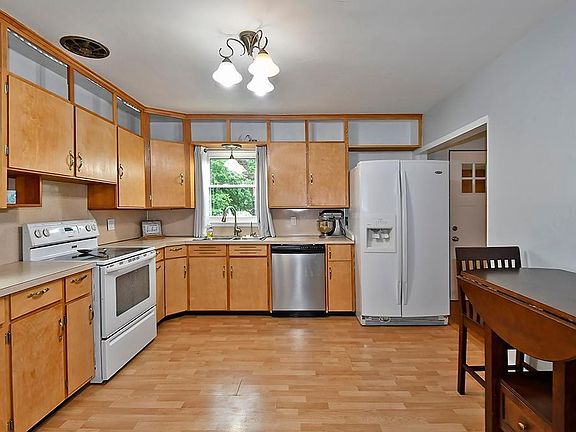 4th image of 315 S Elm Ave