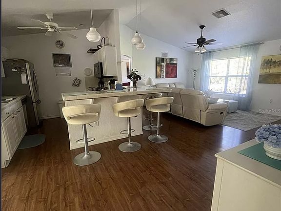 4th image of 15113 Gulistan Ave