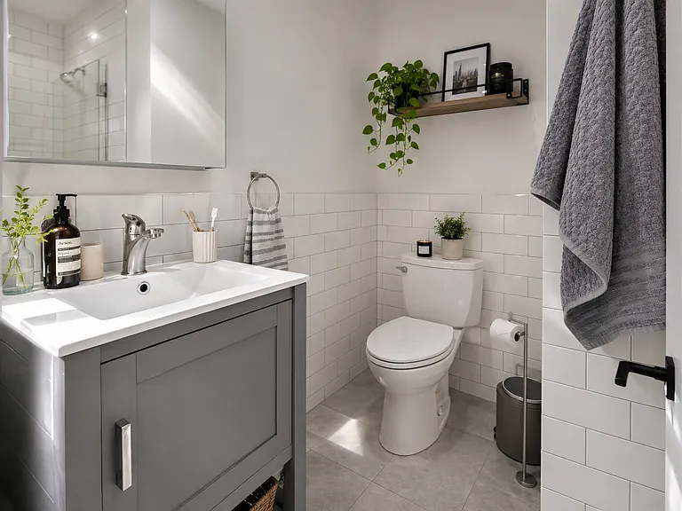 148 10th Ave #4B — Photo 3