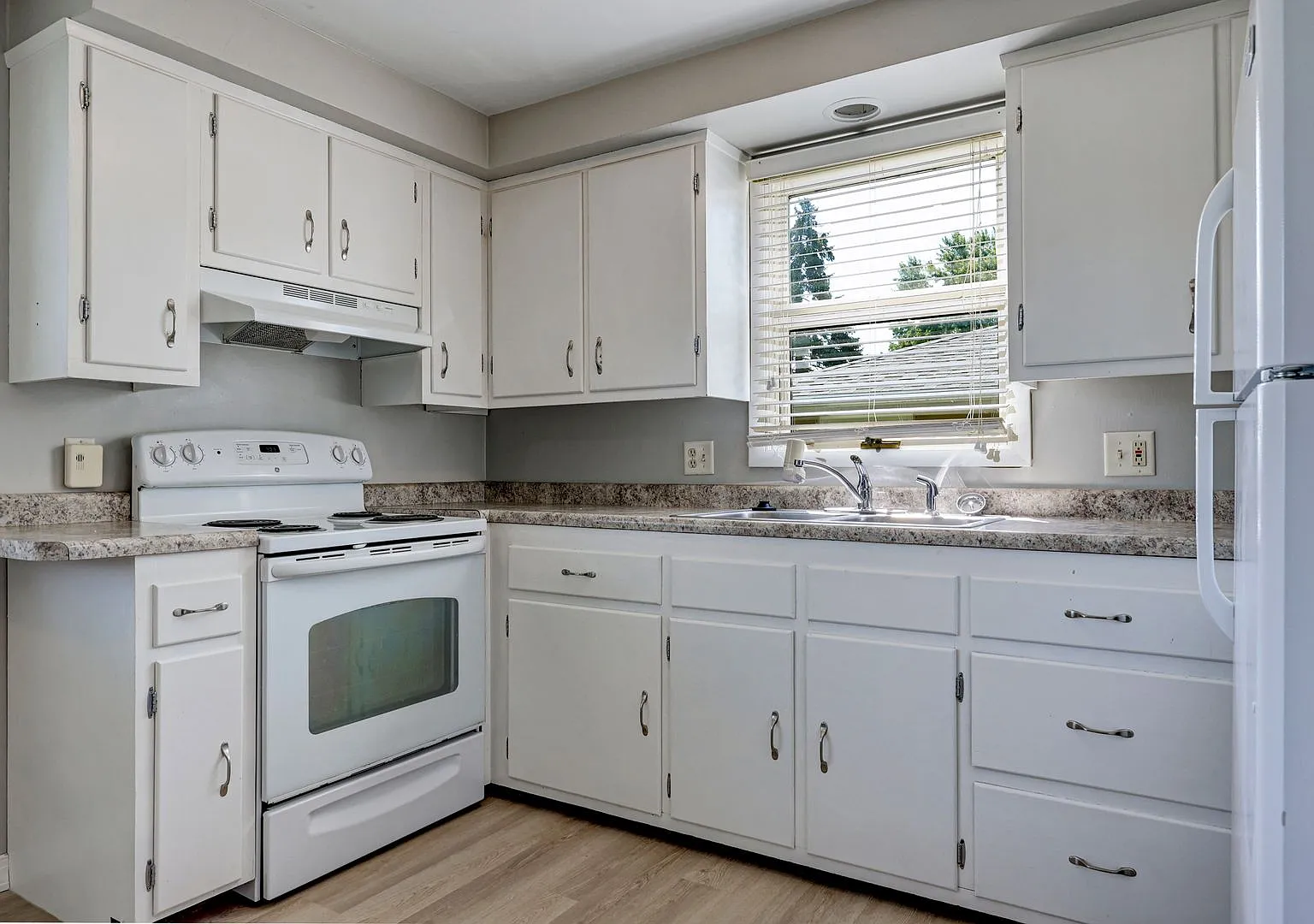 Nice 2 Bedroom Duplex — Photo 4