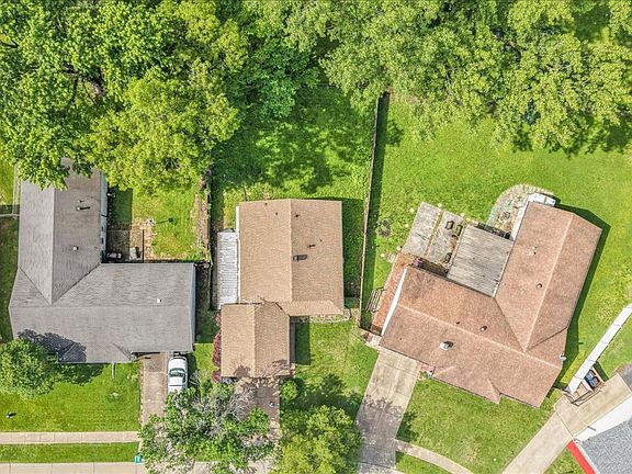 4th image of 3444 Woodpath Dr #1