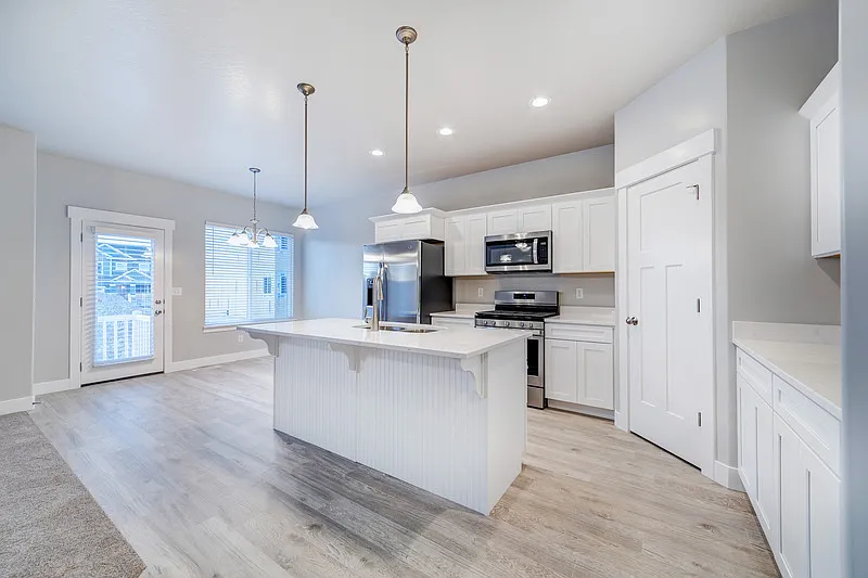 4 bed, 3.5 bath, 2350 sqft, $2,150 — Photo 2