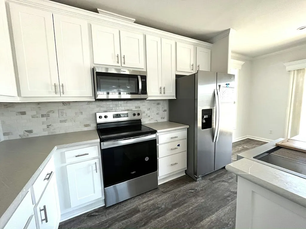 3 bed, 2.0 bath, 1460 sqft, $1,695 — Photo 3
