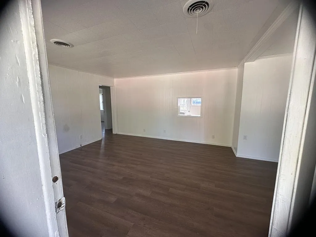 2236 B St NE — Photo 2