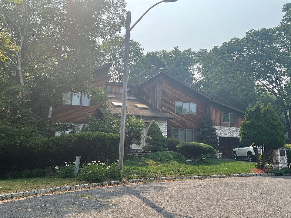2nd image of 15 Mountain Lakes Rd