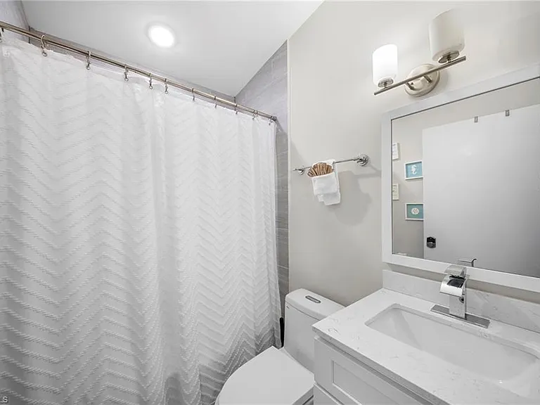3260 Woodside Ave — Photo 21