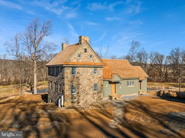 87 Brownstone Ln, Elverson, PA 19520