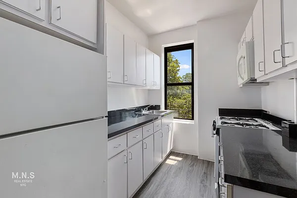 Rented by MNS | media 6