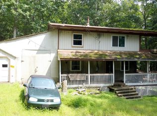 110 Maple Ct, Hawley, PA 18428