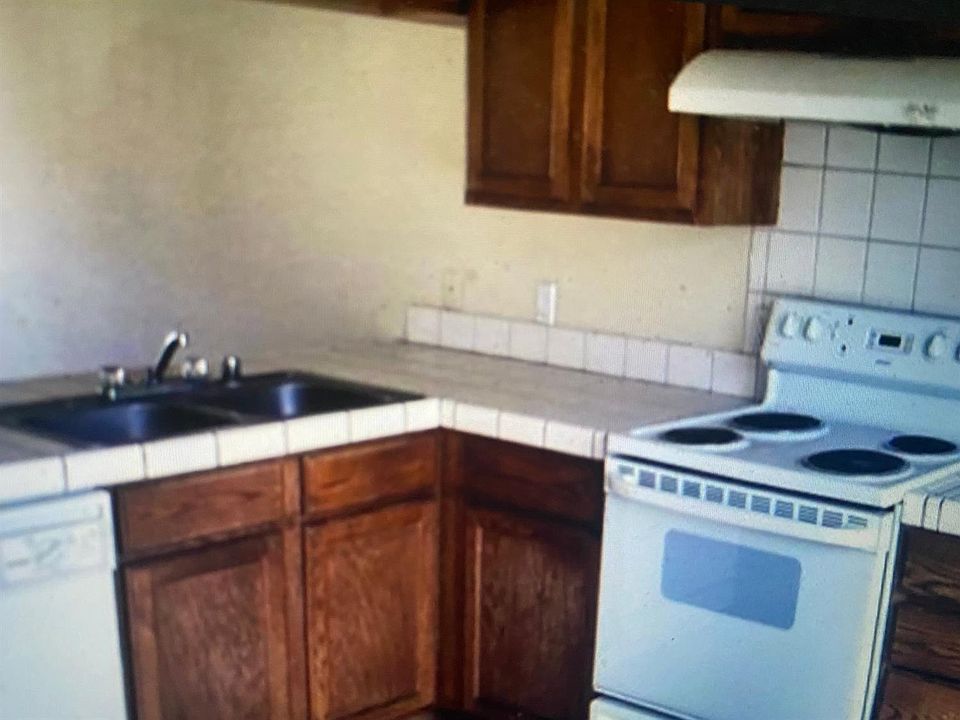 2nd image of 1347 N Archie Ave