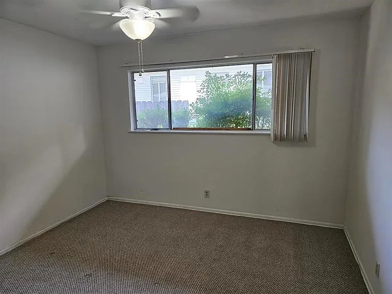 1302 Norwalk Ln — Photo 4