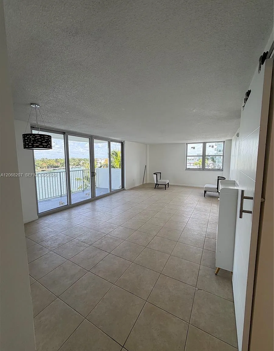 5838 Condominium — Photo 2