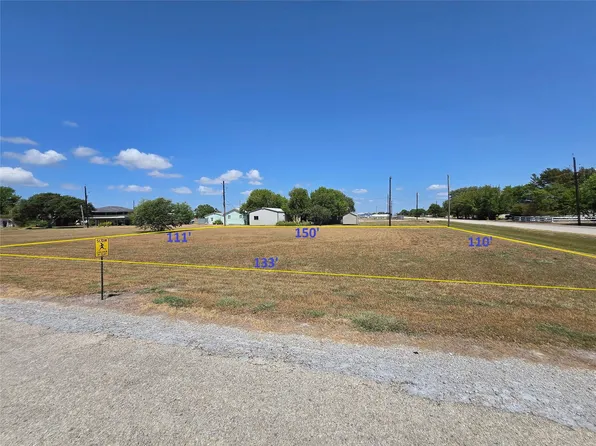 799-800 Stovall Dr, Palacios, TX 77465