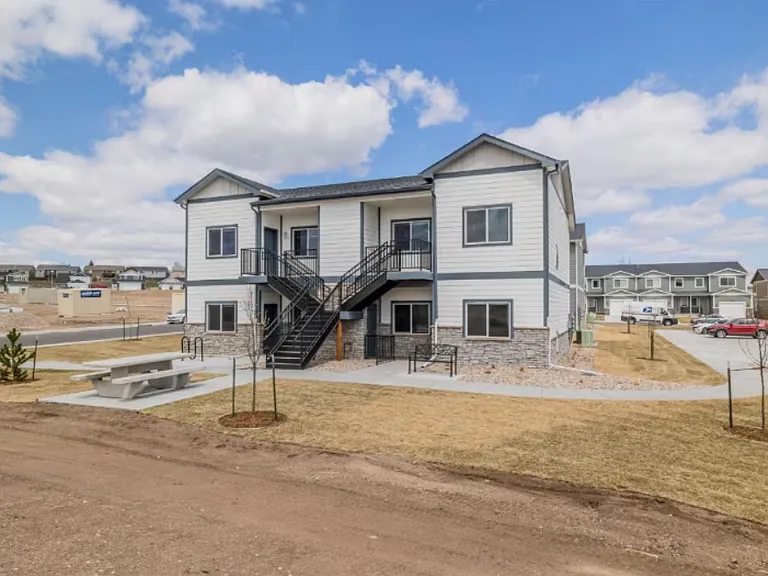 1531 Richard Martin Dr — Photo 2
