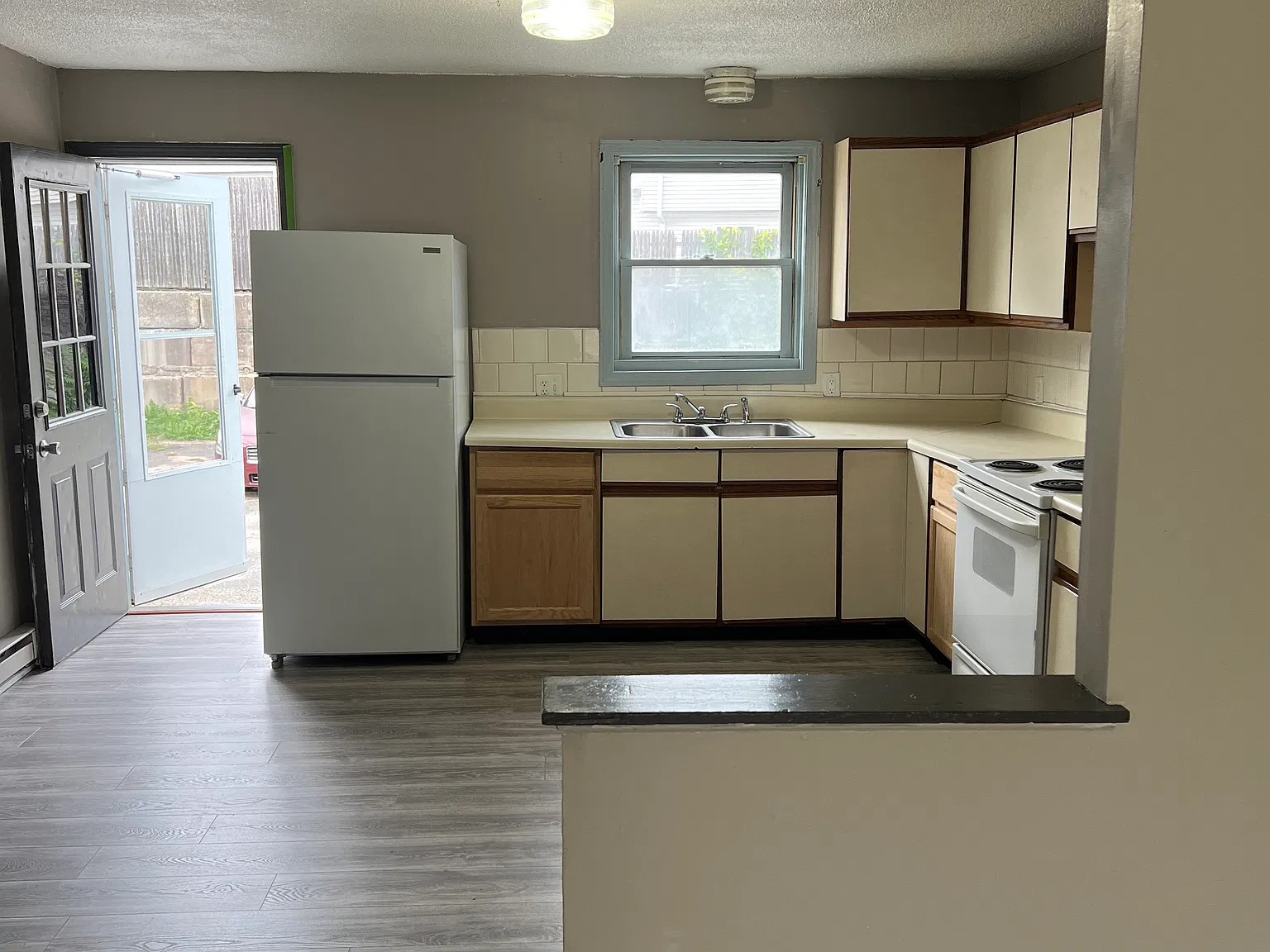 2 bed, 850 sqft, $1,700 — Photo 2
