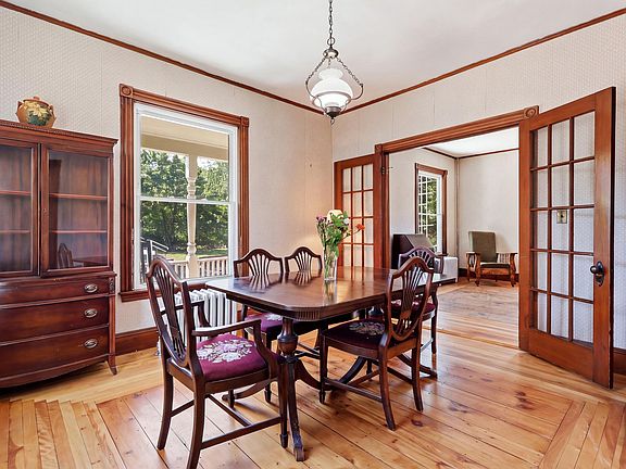 3rd image of 13 Montrose Avenue