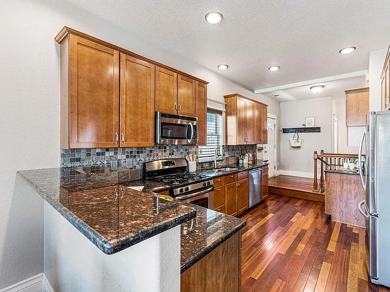 1265 N Stuart St — Photo 13