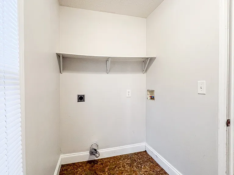1618 E Main St — Photo 14