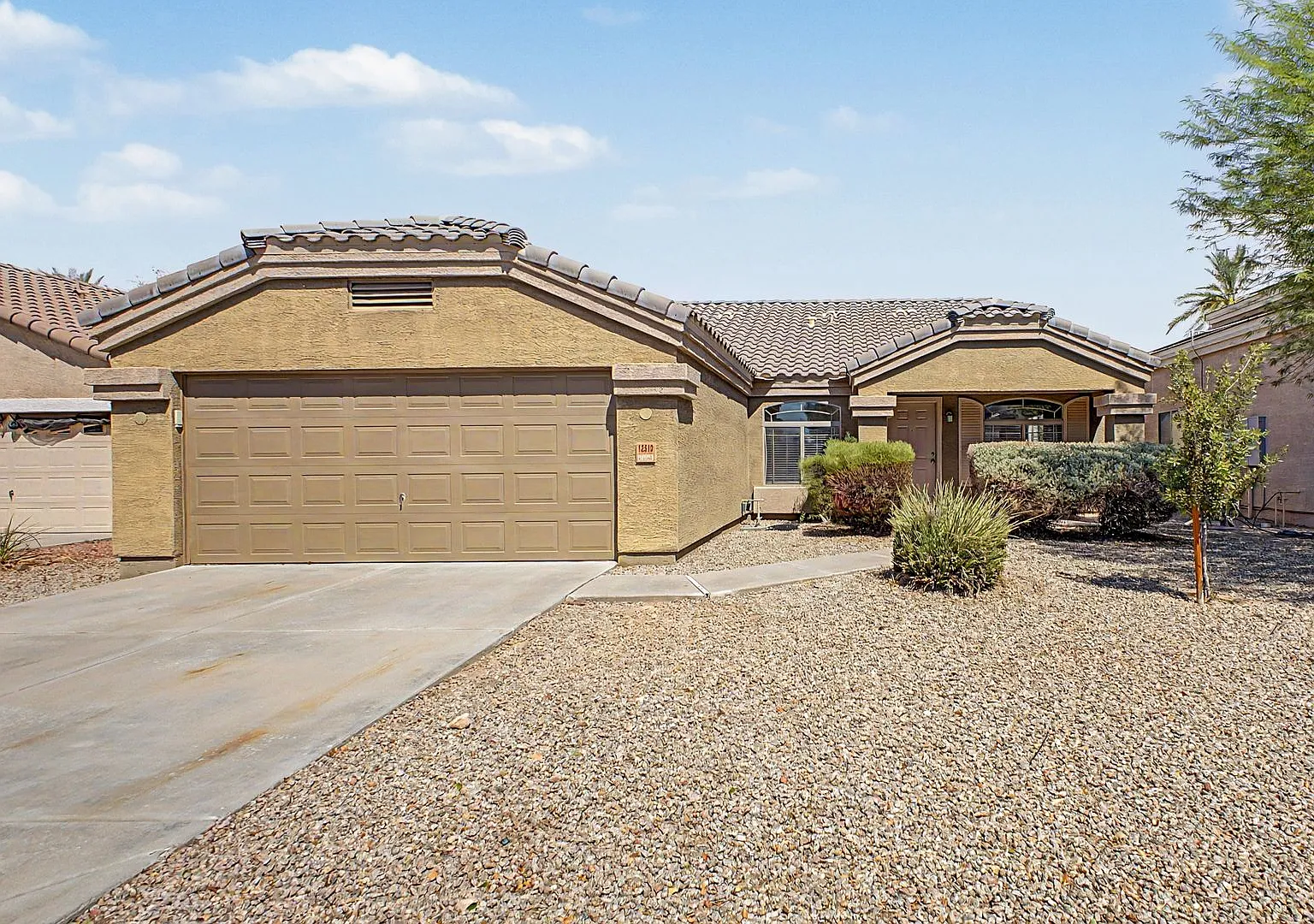 Remodeled 4 Bedroom El Mirage Home for Rent! — Photo 1