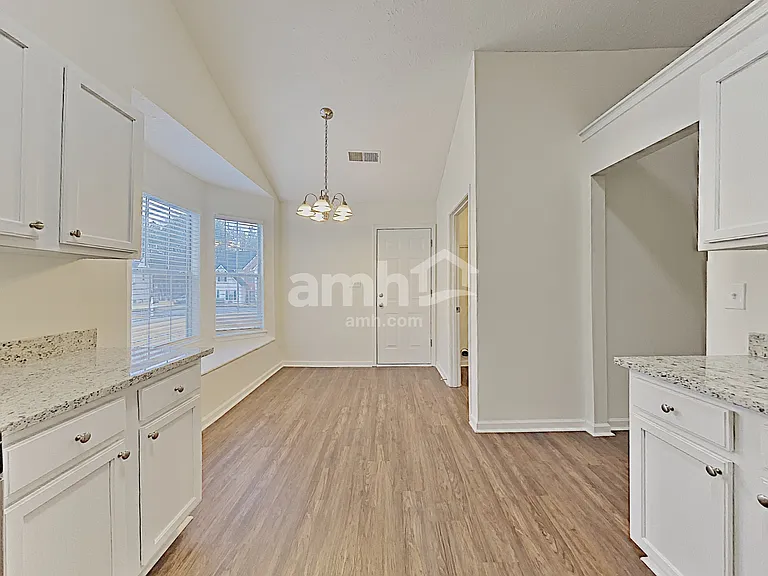2462 Heatherton Ct — Photo 4