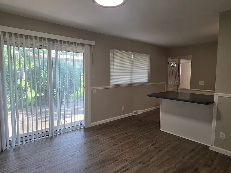 2259 Ainsworth Dr — Photo 5